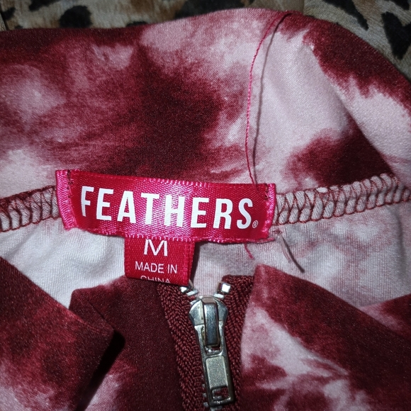 FEATHERS RED TURTLENECK TIE DYE CROP TOP SZ.M EUC - Picture 3 of 4